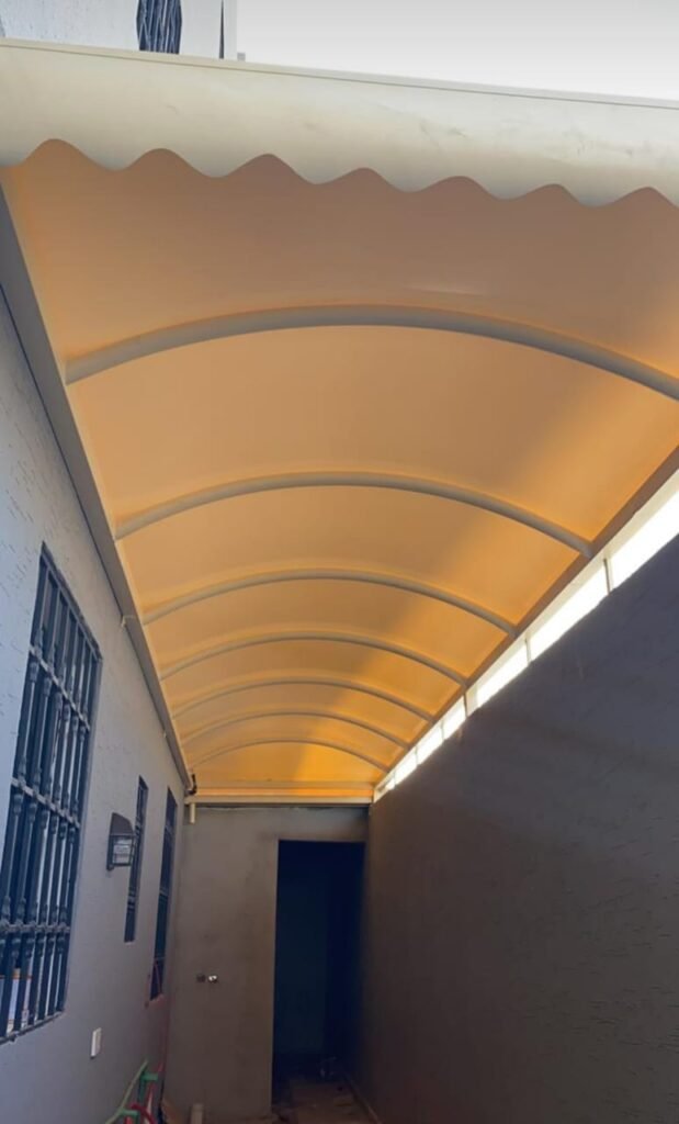 مظلات بسقف متحرك في الطائف